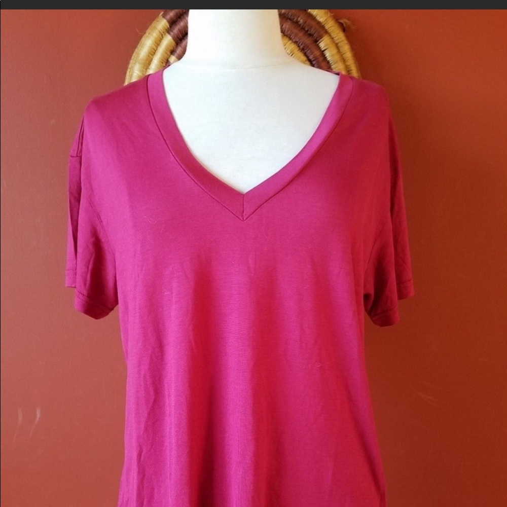 Zara Basic V Neck  T- Shirt  ❤️👚👖👠